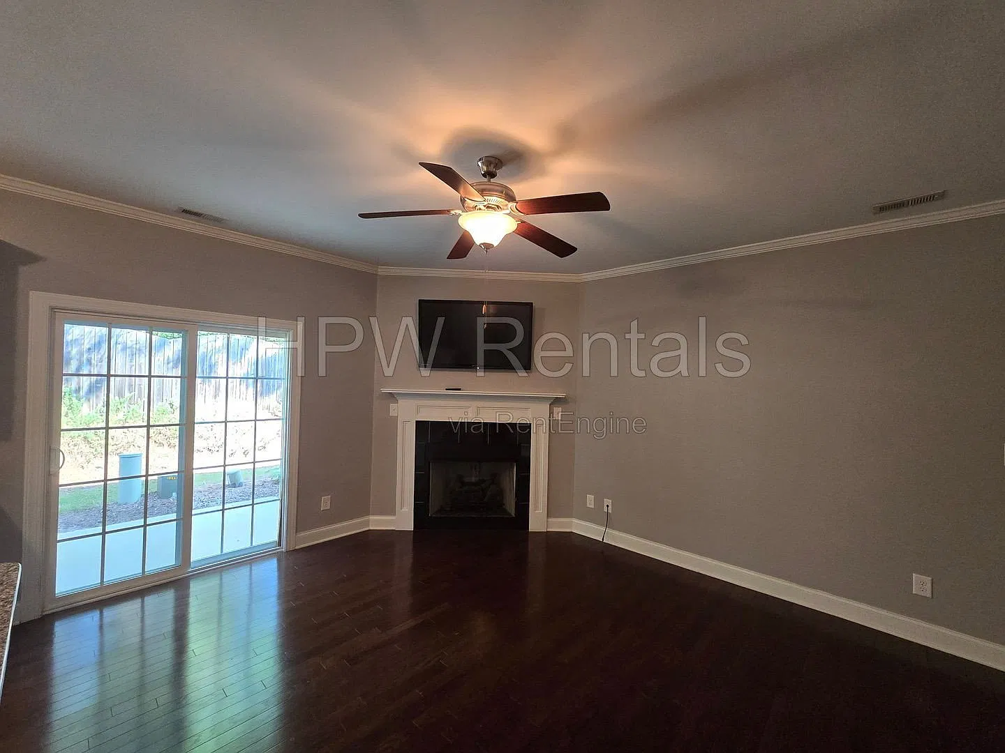 3 bed, 2.5 bath, 1500 sqft, $1,900 — Photo 4