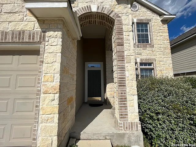 4 bed, 2.5 bath, 3449 sqft, $2,700 — Photo 2
