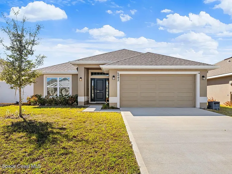 695 Lantana St — Photo 1