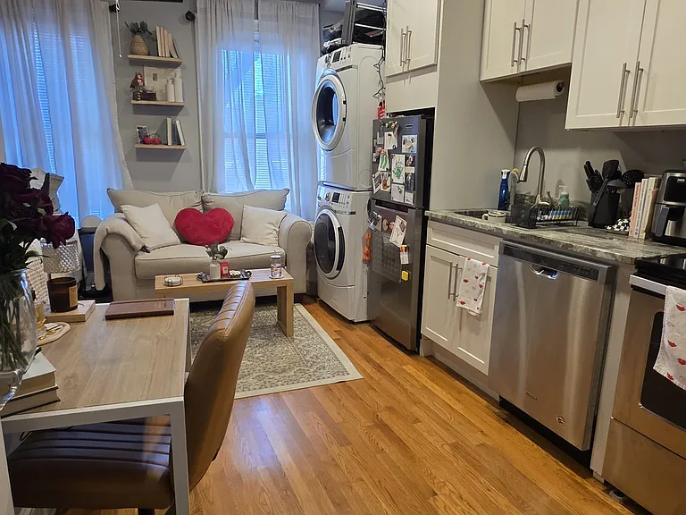 470 E 4th St #6 — Photo 6