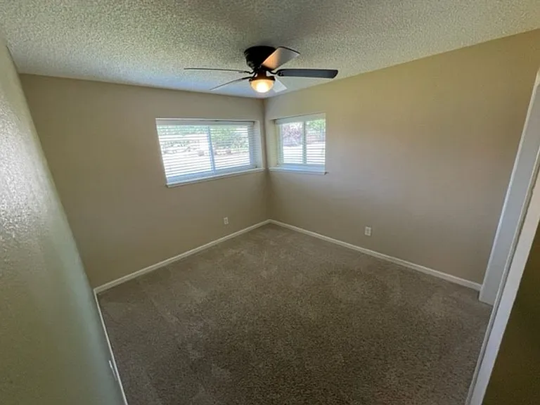 1825 Vista Creek Dr — Photo 14