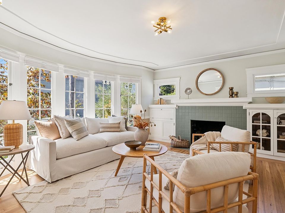 1st image of 3027 Regent St