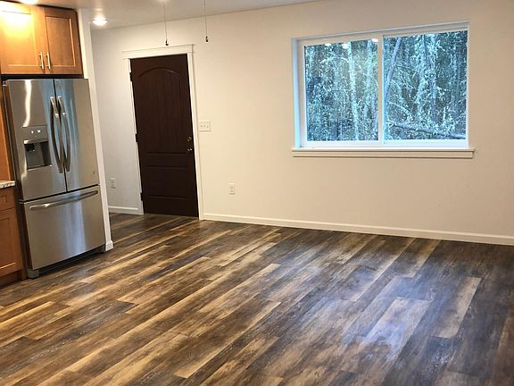 3rd image of 2140 6th St