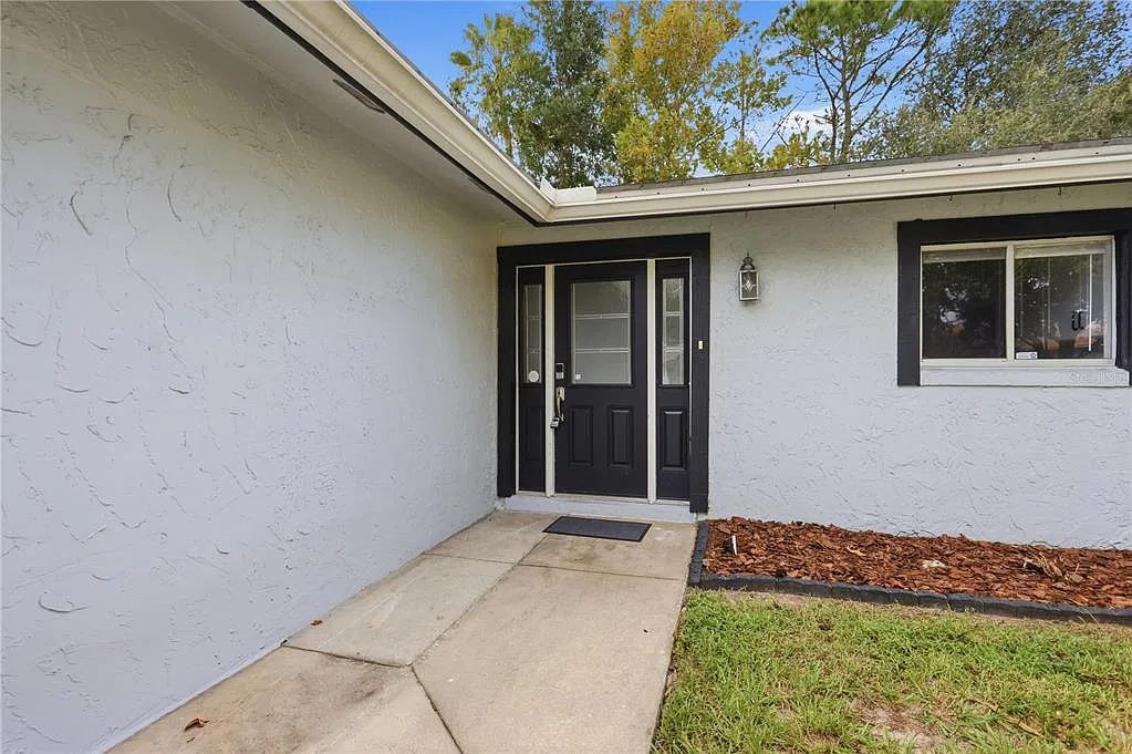 3 bed, 2.0 bath, 1976 sqft, $2,800 — Photo 4