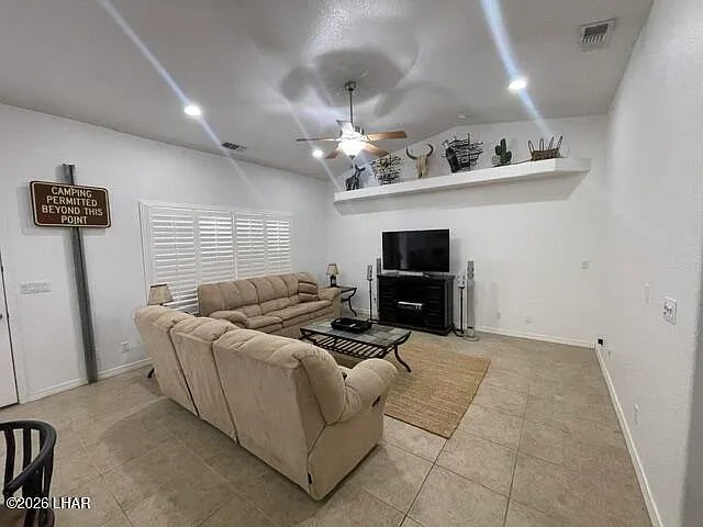 3 bed, 2.5 bath, 1696 sqft, $2,300 — Photo 3