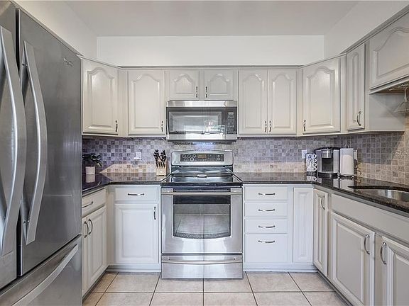 3rd image of 4426 W Varn Ave