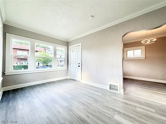 4th image of 4025 Henritze Ave
