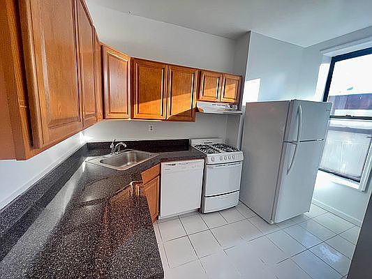 2nd image of 1760 Amsterdam Ave #3D
