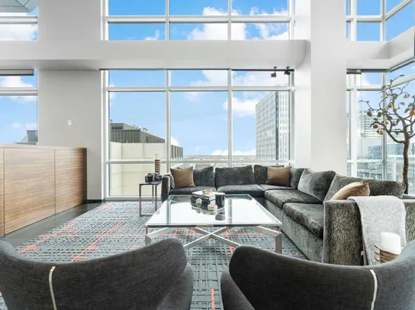 108 E 9th Ave SW #2004, Calgary, AB T2P 0S9