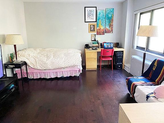 3rd image of 2930 N Commonwealth Ave APT 306A