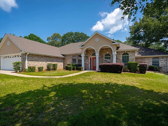 3rd image of 1015 Stonewall Dr