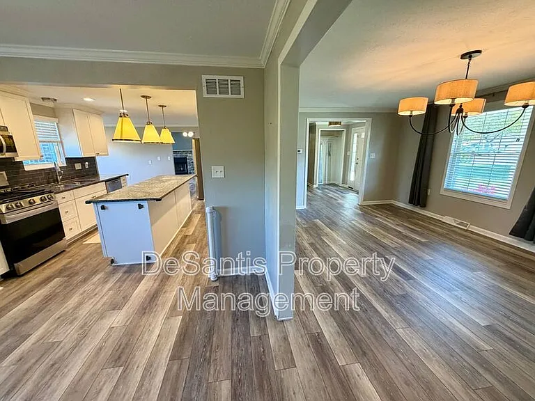 5043 Julia Ln — Photo 11