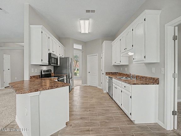 4th image of 9189 William Paul Dr