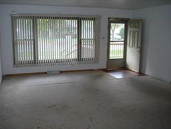 4th image of 709 N Edgelawn Dr