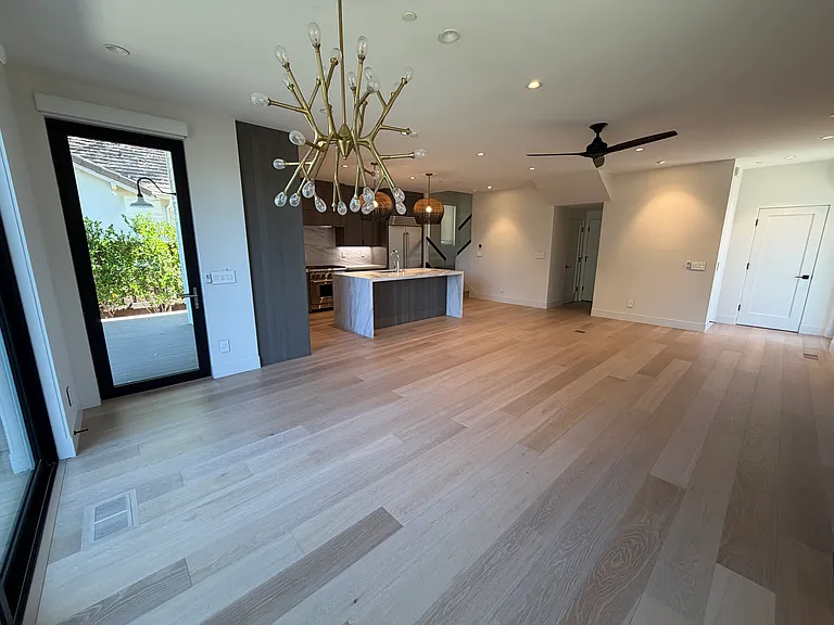 375 W Napa St #1 — Photo 4