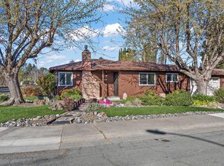 2 Pebble Ct, Sacramento, CA 95831