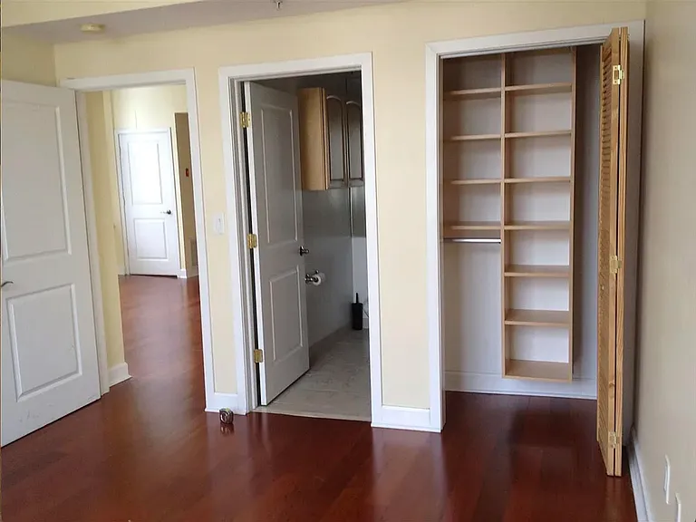 610 Newark St #5H — Photo 4