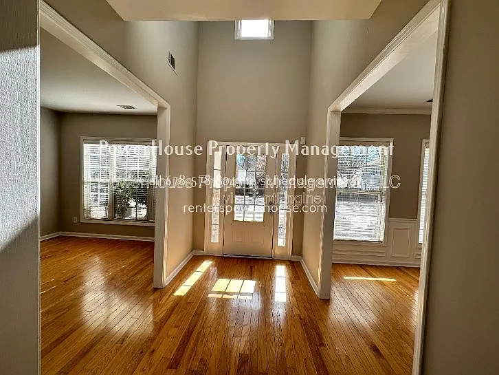 2403 Walnut Tree Ln — Photo 7