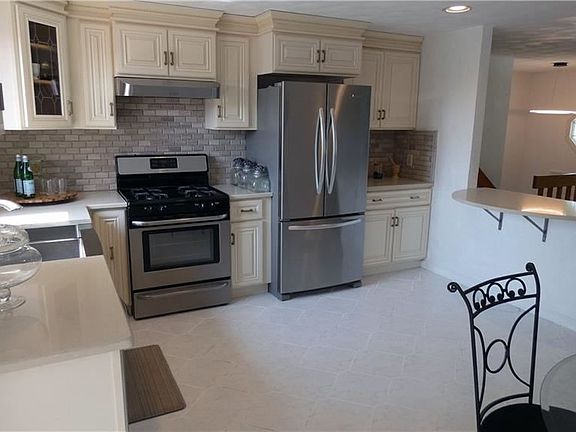 4th image of 14 Haddon Hill Rd