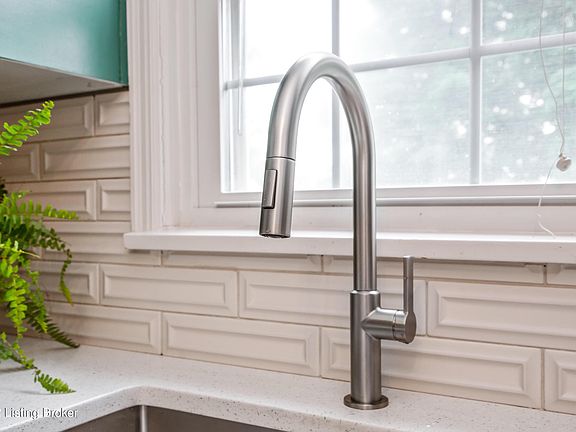 5th image of 3818 Washington Sq APT 10