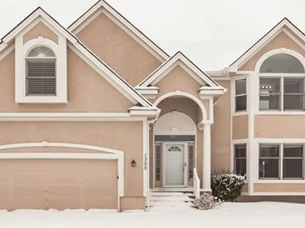 1305 SW Pebble Ln, Lees Summit, MO 64082