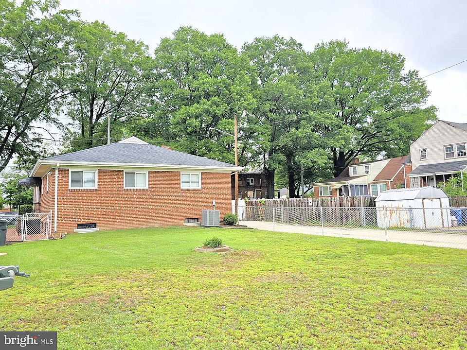 2nd image of 4125 Lane Pl NE