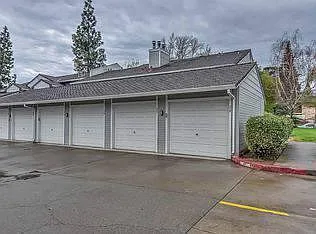 3 bed, 1340 sqft, $2,295 — Photo 2