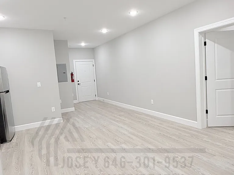 168-170 Fair St #100 — Photo 8