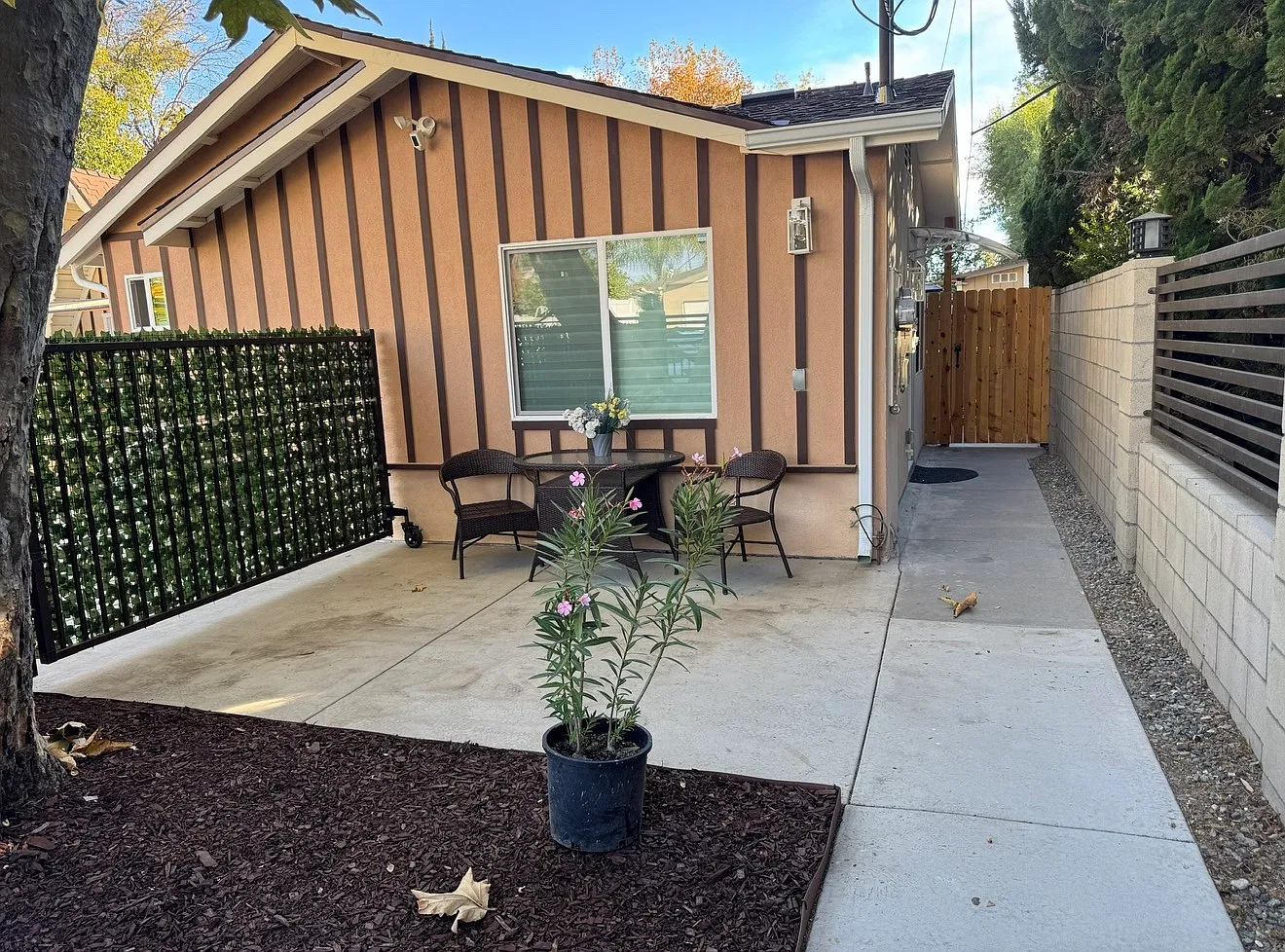1 bed, 400 sqft, $2,200 — Photo 2