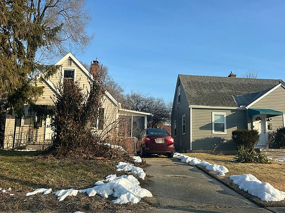 3rd image of 806 E Brighton Rd