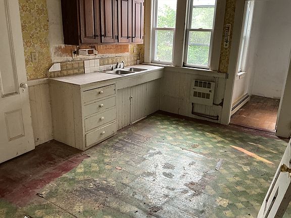 3rd image of 13 Pearl St