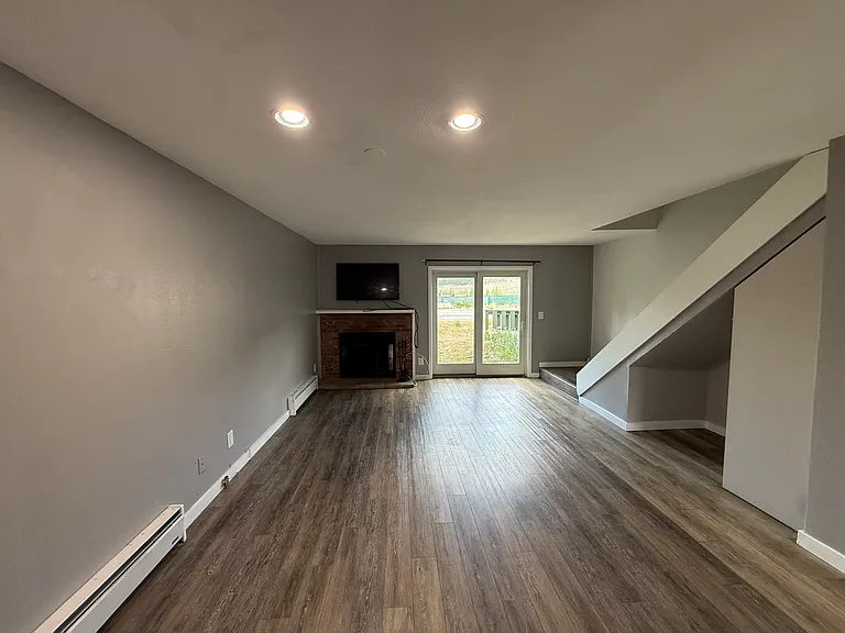 252 Cove Blvd — Photo 4
