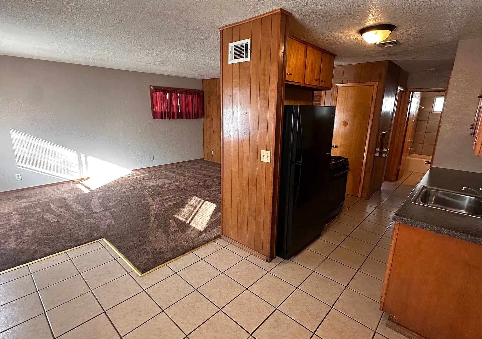 $550- 1 bed 1 bath Apartment — Photo 2