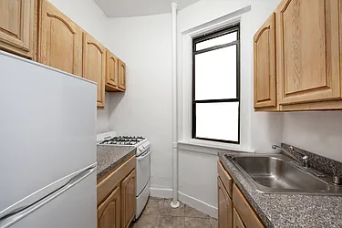 Rented by R New York