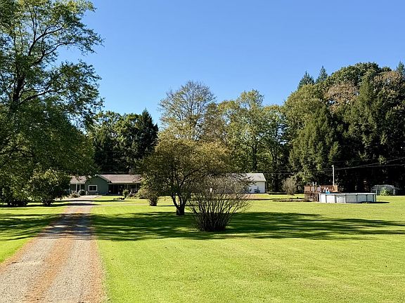 3rd image of 173 Sleepy Hollow Dr
