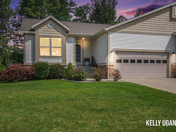 2nd image of 938 S Sandalwood Cir