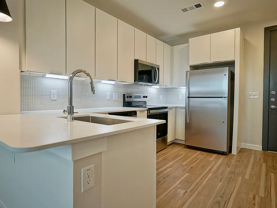 1090 Kohlers Xing #3130