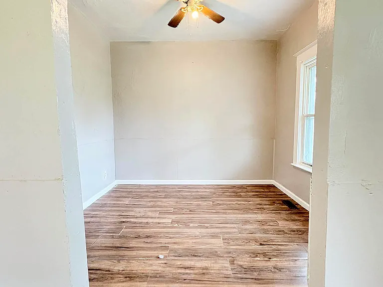 631 Curtis St — Photo 9