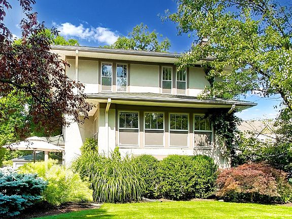 3rd image of 622 Forest Ave