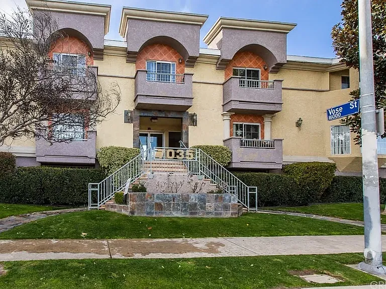 7035 Woodley Ave #219 — Photo 1
