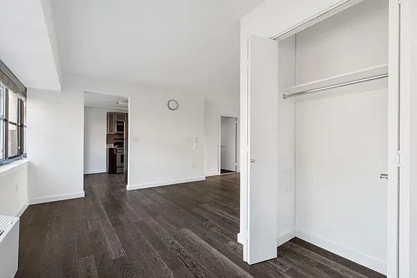 Rented by Greystar | media 3