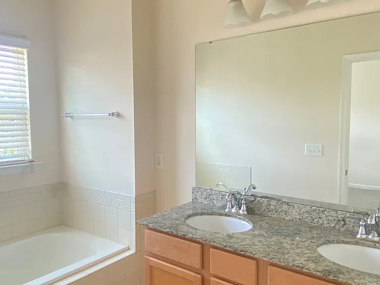 704 Suffield Way — Photo 9