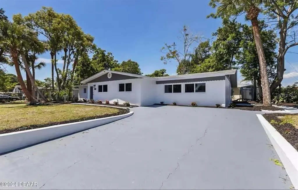 5 bed, 3.0 bath, 1594 sqft, $4,000 — Photo 1