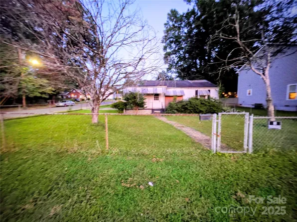 201 S Gardner Ave, Charlotte, NC 28208