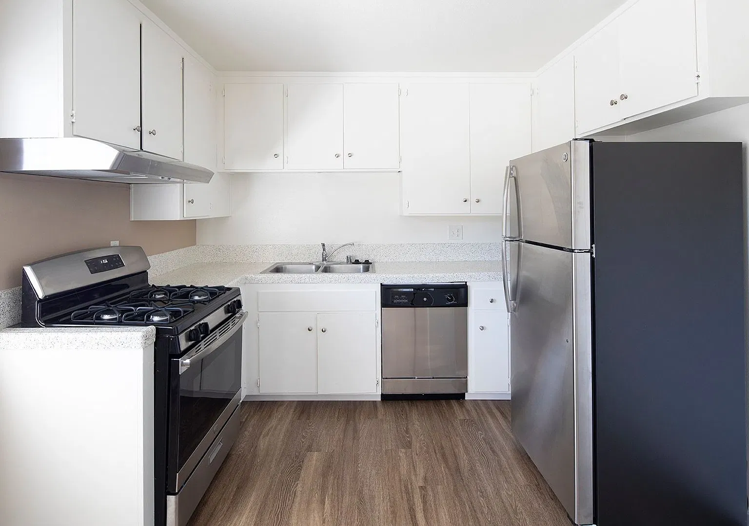 Park Ave Apartments — Photo 3