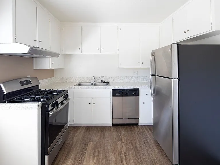 Park Ave Apartments — Photo 14