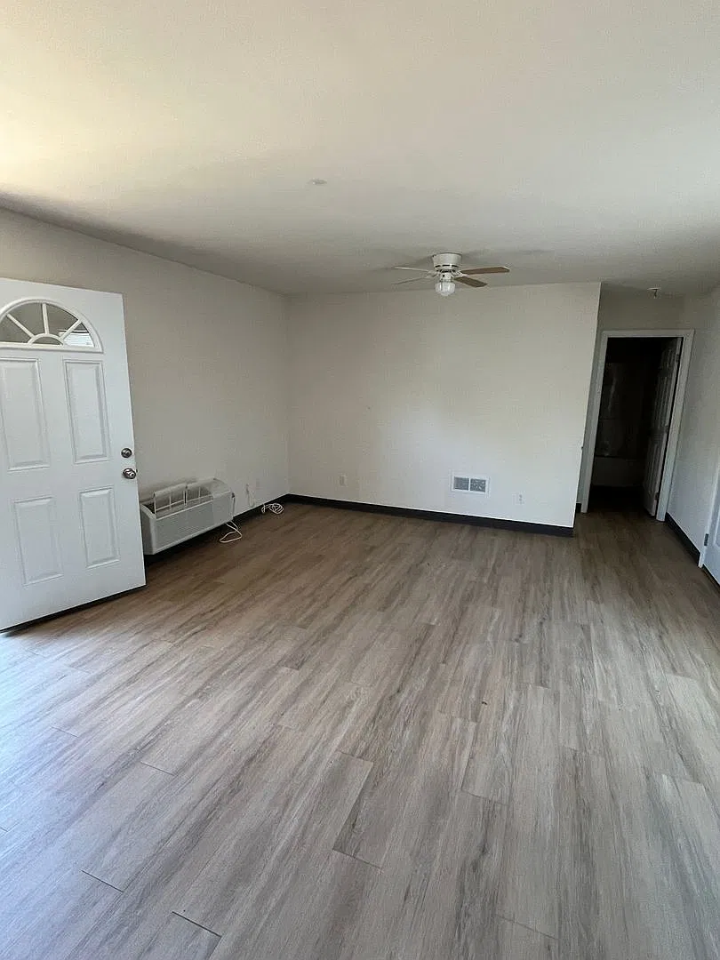 Walnut Grove — Photo 2
