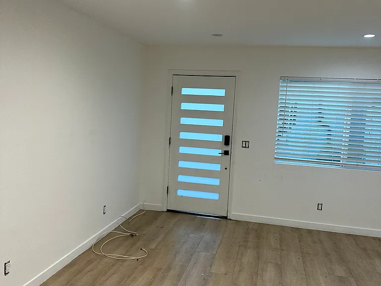 7449 1/2 Variel Ave — Photo 2