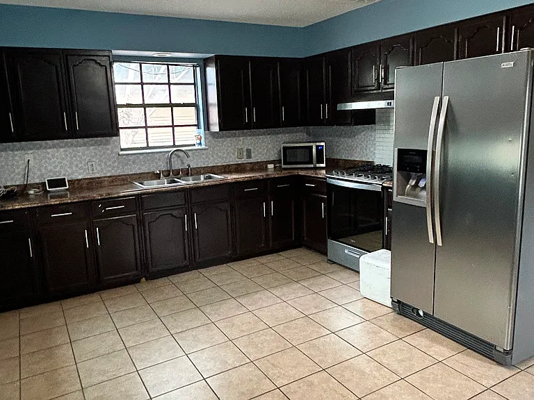 1707 Gates St — Photo 10
