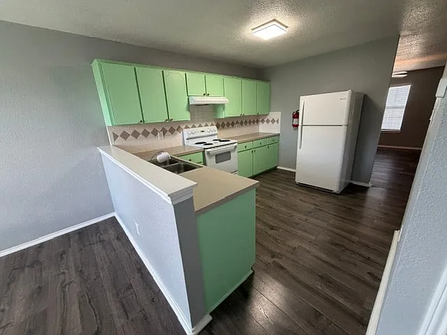 2702 Garland Dr — Photo 8